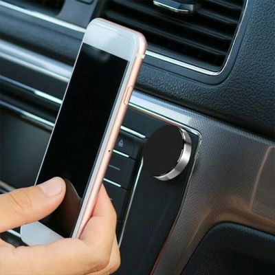 Support telephone voiture magnetique AutoMagnet main 2