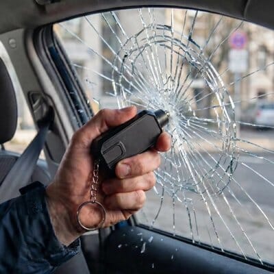 Brise vitre et coupe ceinture vitre