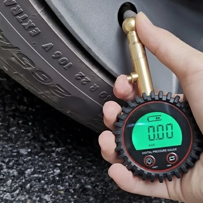Manomètre pression pneu test pression