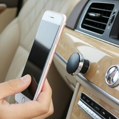 Support telephone voiture magnetique AutoMagnet main beige